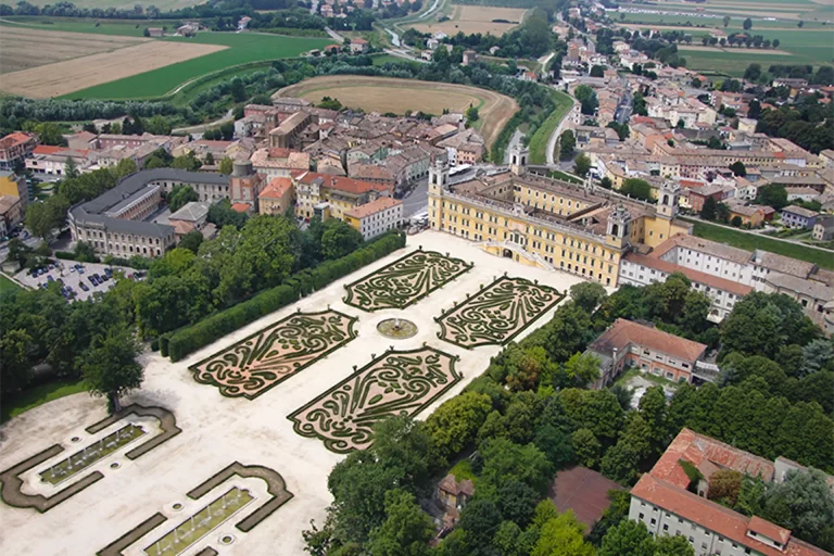 eventi-raduni-alfa-romeo-brescia-club-tour-reggia-di-colorno-5-anniversario-club_3